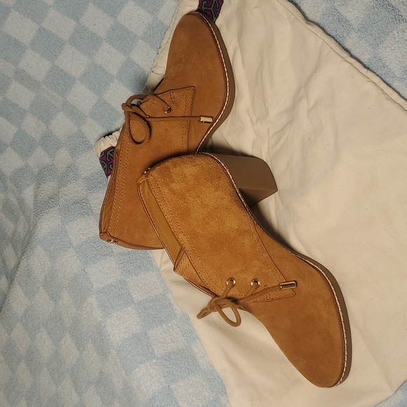 New Tory Burch ‘Hilary’ Suede Tan Brown Suede Ankle Booties Boots Size 8 - Picture 2 of 16